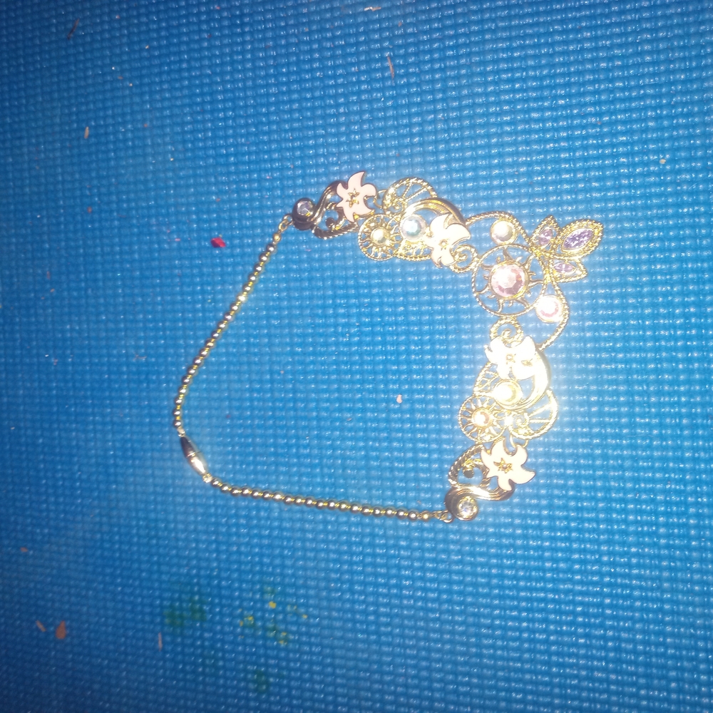 Elegant Gold Floral Bracelet